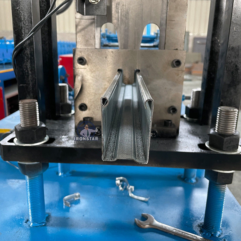 Customized 0.8-1.2mm Metal C Channel Side Guide Rail Roll Forming Machine For Garage Store & Factory